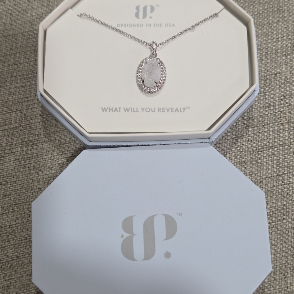 Elegant Silver Pendant Necklace